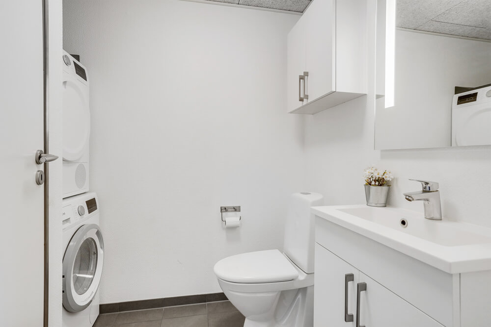Eines der Badezimmer im Luxusferienhaus Nr. 496