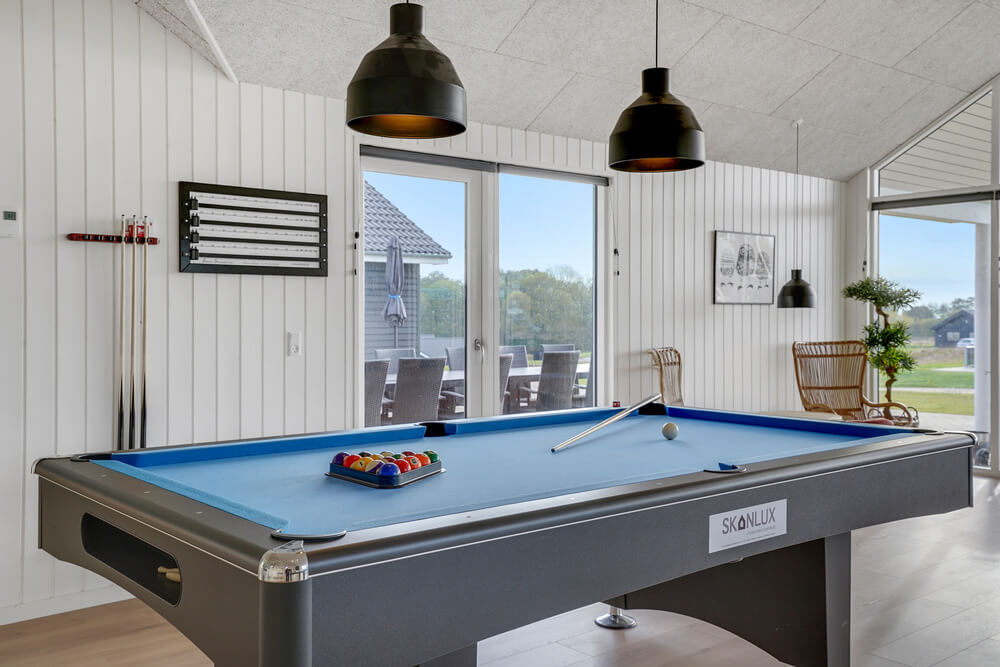 Neben den vielen schönen Stunden, die man im Poolbereich des Hauses verbringen kann, bietet das Luxusferienhaus 496 auch Spielevergnügen bei Billard/Tischtennis und Darts