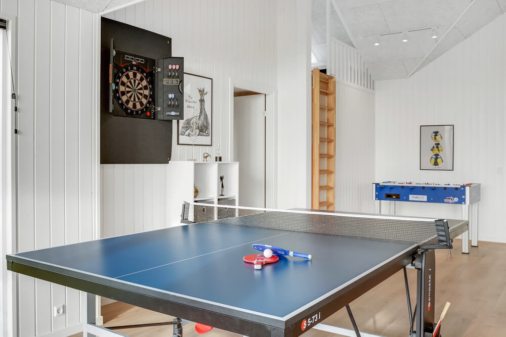 Das Luxusferienhaus 496 für 26 Personen hat einen großen Aktivitätsraum mit u. a. Billard und Darts