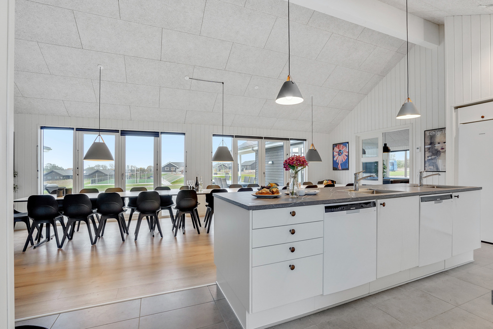 Gut ausgestattete Küche im Luxusferienhaus Nr. 496 in Südjütland.