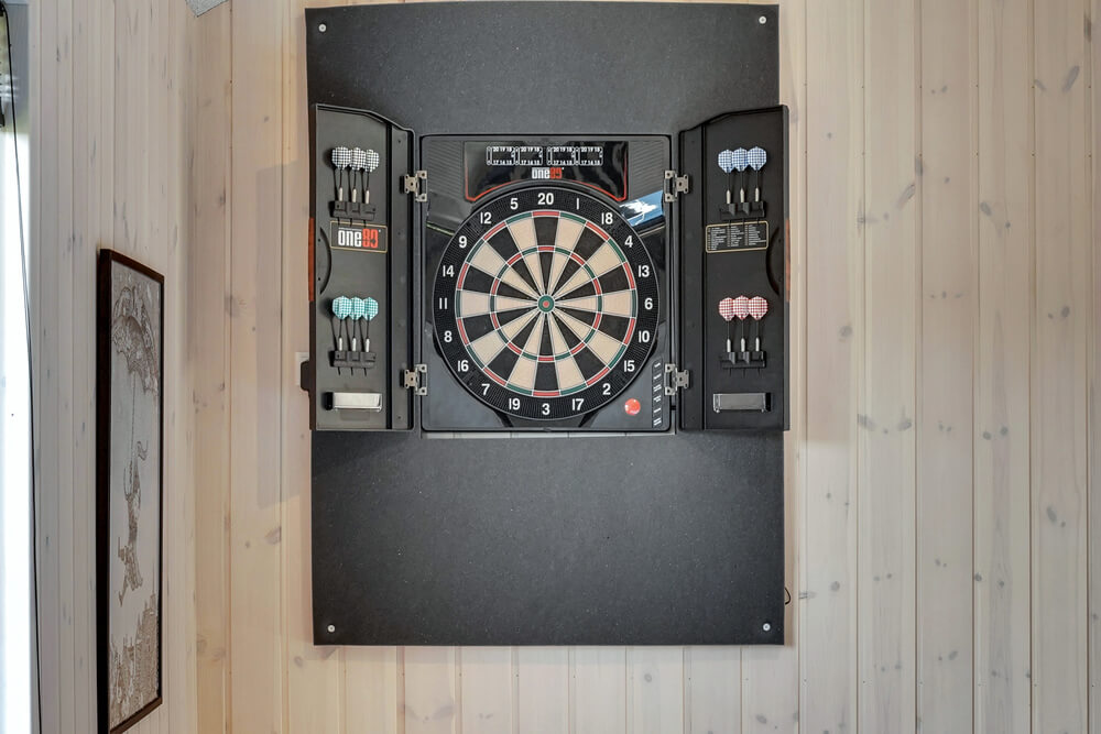 Das Luxusferienhaus 499 für 24 Personen hat einen großen Aktivitätsraum mit u. a. Billard und Darts