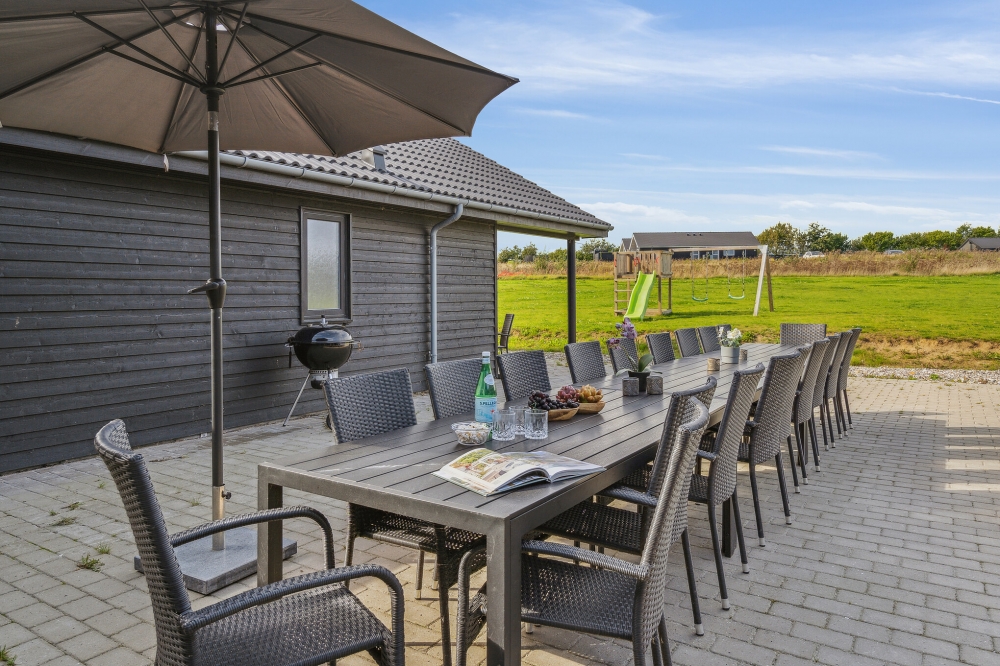 Genießen Sie einen Grillabend auf der Terrasse des Luxusferienhauses Nr. 499 in Südjütland