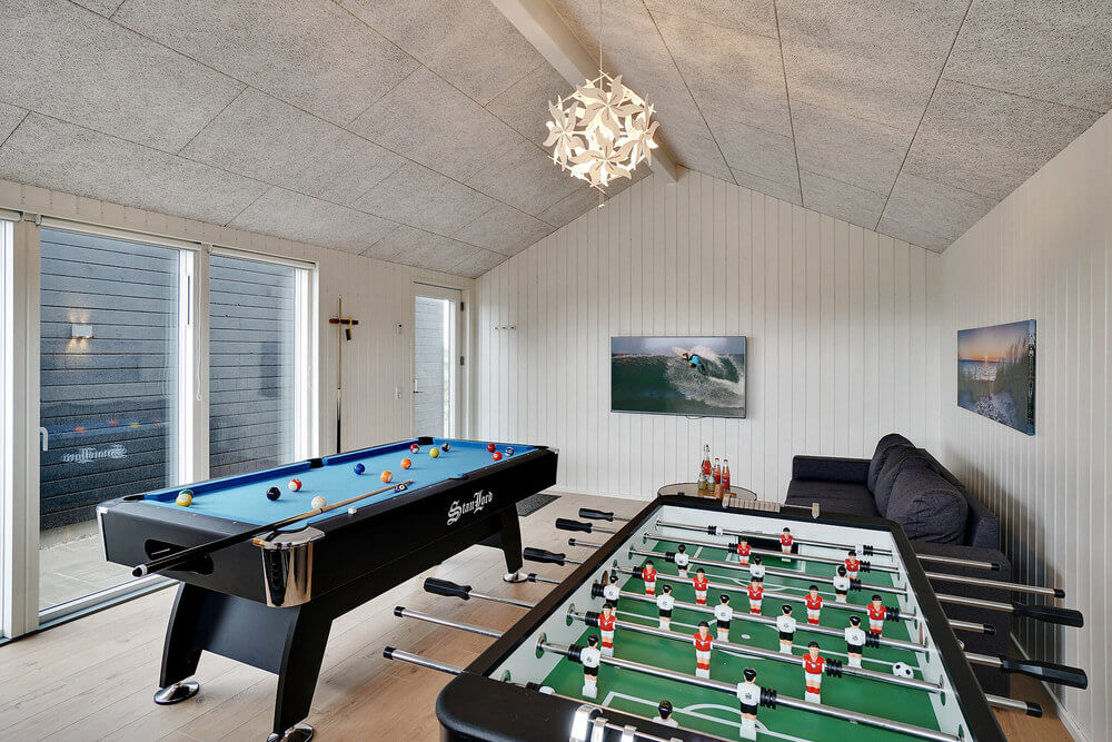 Neben den vielen schönen Stunden, die man im Poolbereich des Hauses verbringen kann, bietet das Luxusferienhaus 514 auch Spielevergnügen bei Billard/Tischtennis und Darts