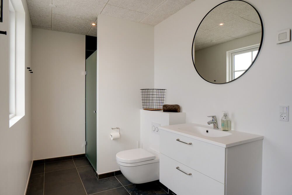 Eines der Badezimmer im Luxusferienhaus Nr. 518