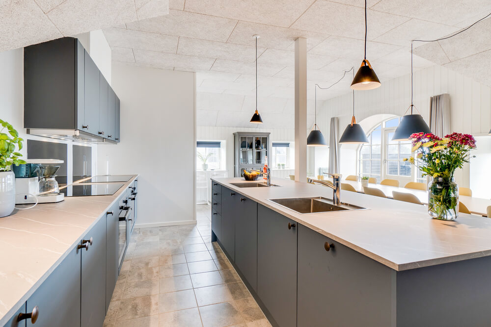 Die Küche in dem Luxusferienhaus Nr. 528 ist so gut ausgestattet, dass man problemlos Mahlzeiten für 28 Personen zubereiten kann.