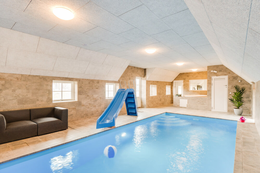 Der schicke Pool im Luxusferienhaus Nr. 528 für 28 Personen