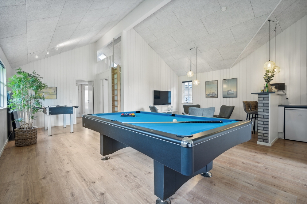 Neben den vielen schönen Stunden, die man im Poolbereich des Hauses verbringen kann, bietet das Luxusferienhaus 520 auch Spielevergnügen bei Billard/Tischtennis und Darts