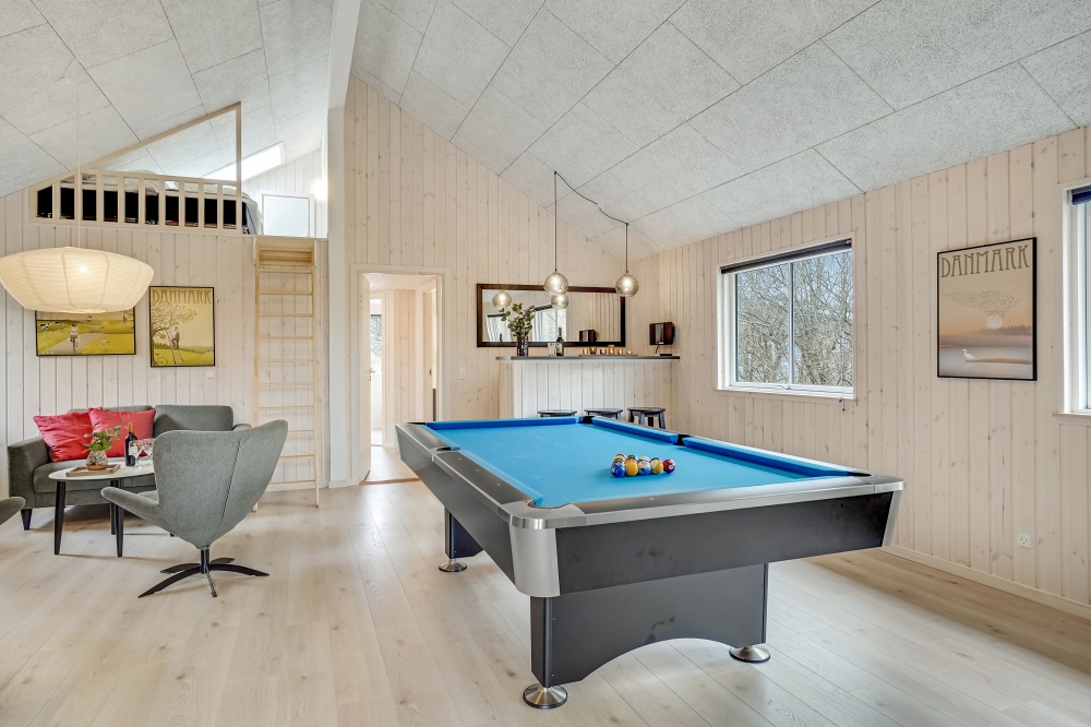 Aktivitätsraum im Luxusferienhaus Nr. 527 mit 6 Schlafzimmern und Platz für 16 Gäste.