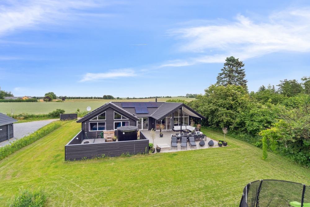 Dieses schöne Poolhaus Nr. 527 mit Platz für 16 Personen liegt in Nordseeland