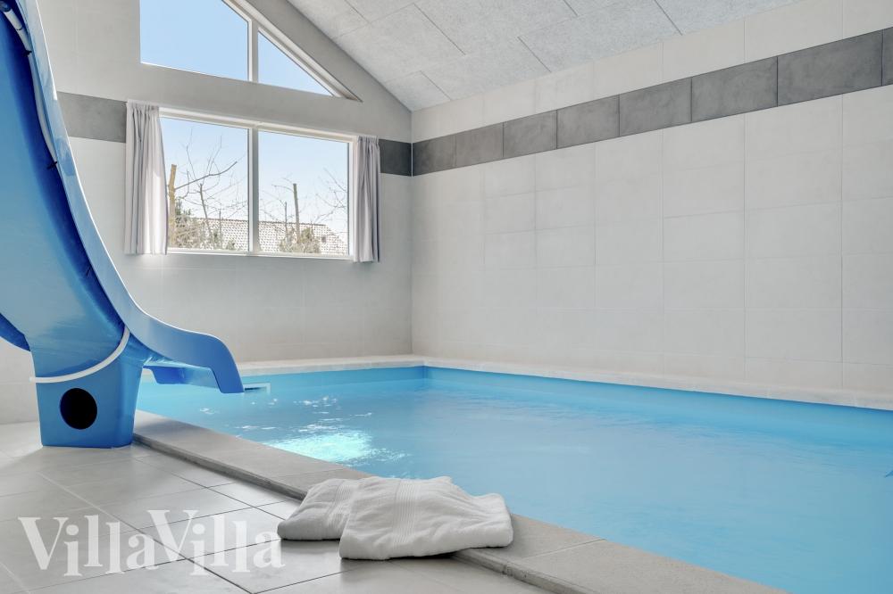 Der schicke Pool im Luxusferienhaus Nr. 525 für 16 Personen