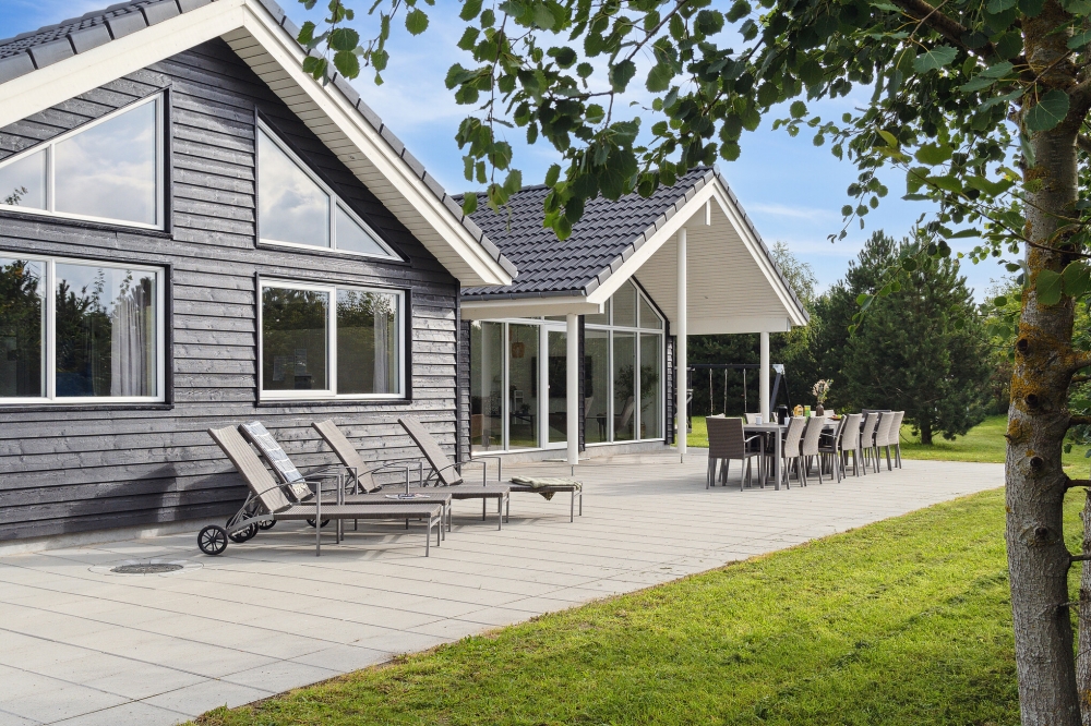 Das Luxusferienhaus Nr. 525 hat eine tolle Terrasse, die mit hochwertigen Gartenmöbeln für 16 Personen ausgestattet ist.