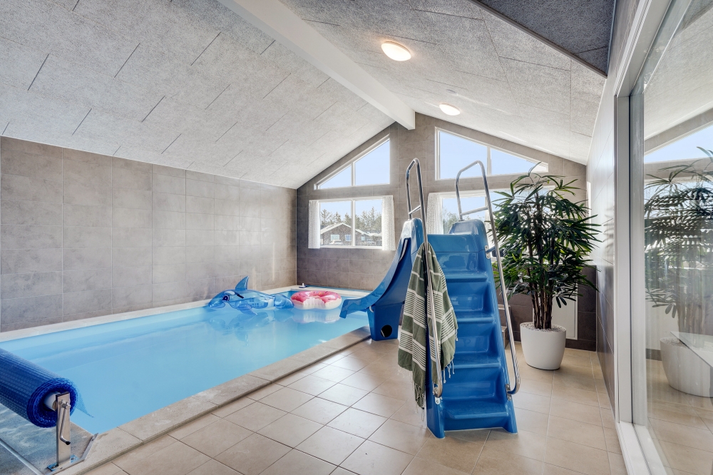 Der schicke Pool im Luxusferienhaus Nr. 523 für 18 Personen