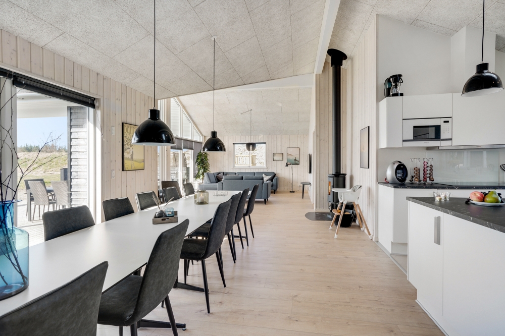 Aufenthaltsraum mit Platz für 18 im Luxusferienhaus Nr. 523.