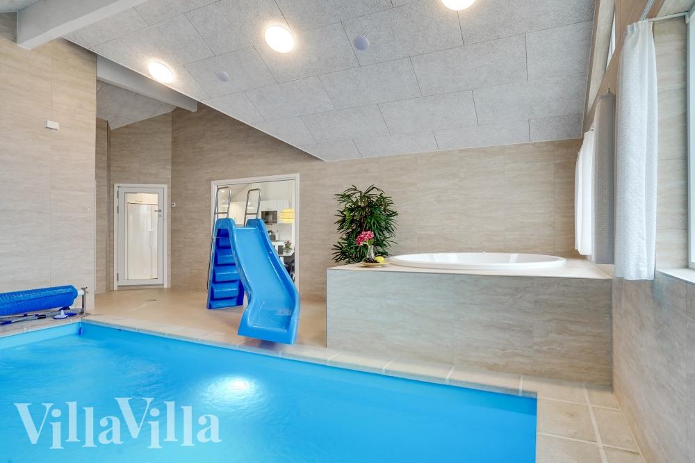 Der schicke Pool im Luxusferienhaus Nr. 537 für 18 Personen