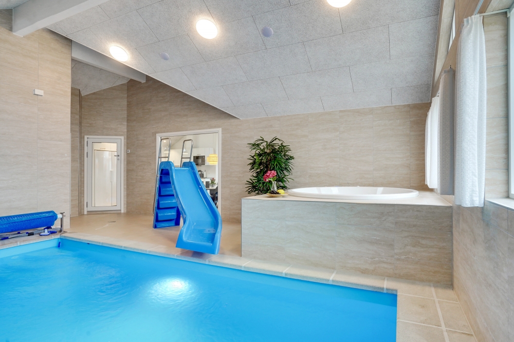 Der schicke Pool im Luxusferienhaus Nr. 537 für 18 Personen