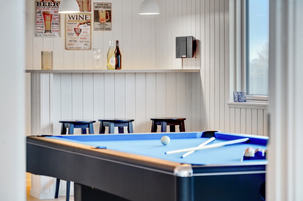 Neben den vielen schönen Stunden, die man im Poolbereich des Hauses verbringen kann, bietet das Luxusferienhaus 537 auch Spielevergnügen bei Billard/Tischtennis und Darts