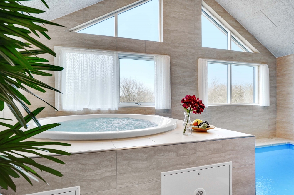 Genießen Sie den warmen Whirlpool im Luxusferienhaus Nr. 537 in Südjütland