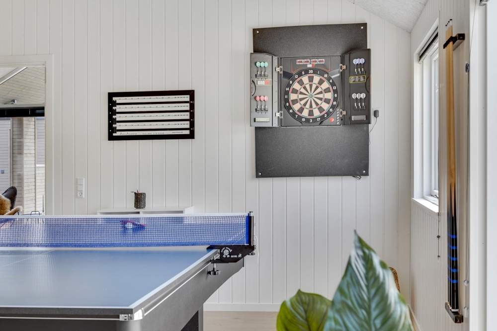 Das Luxusferienhaus 541 für 18 Personen hat einen großen Aktivitätsraum mit u. a. Billard und Darts
