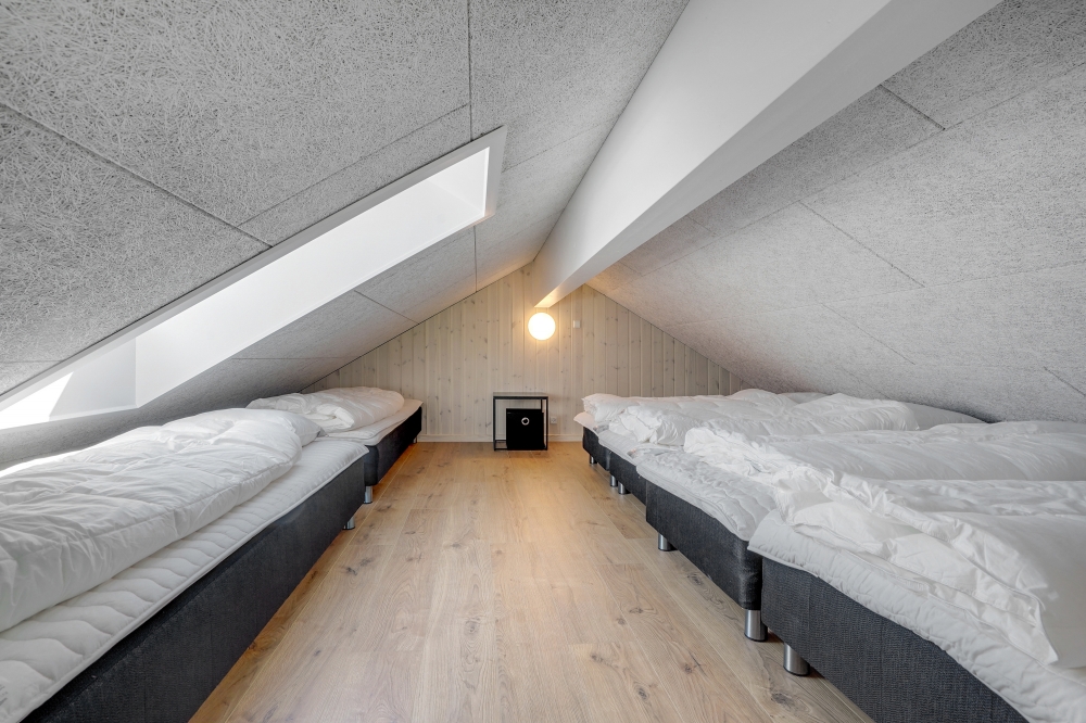 Der große ausgebaute Dachboden im Luxusferienhaus Nr. 542 für 26 Personen