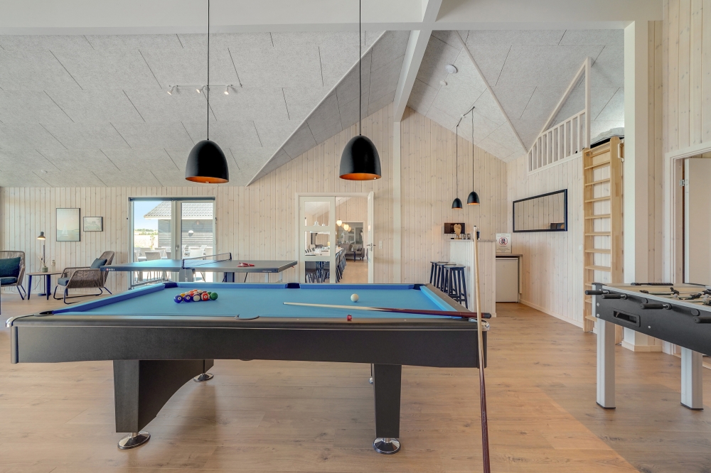 Neben den vielen schönen Stunden, die man im Poolbereich des Hauses verbringen kann, bietet das Luxusferienhaus 542 auch Spielevergnügen bei Billard/Tischtennis und Darts