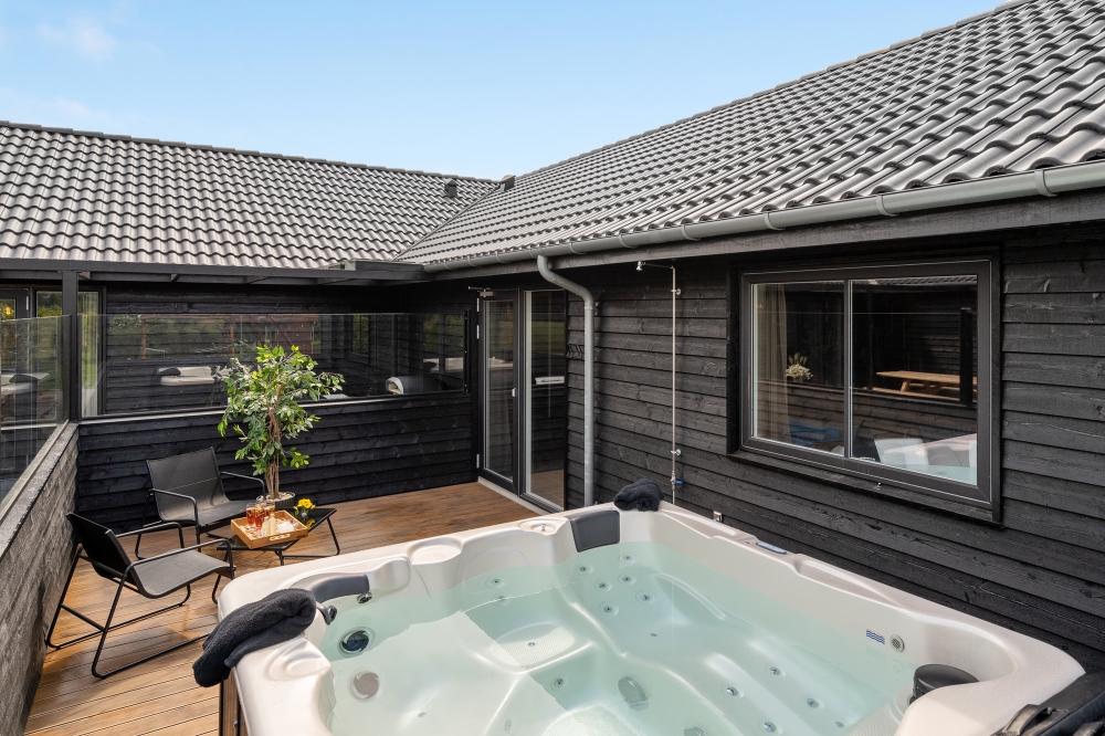Das Luxusferienhaus Nr. 546 bietet u. a. einen tollen Whirlpool