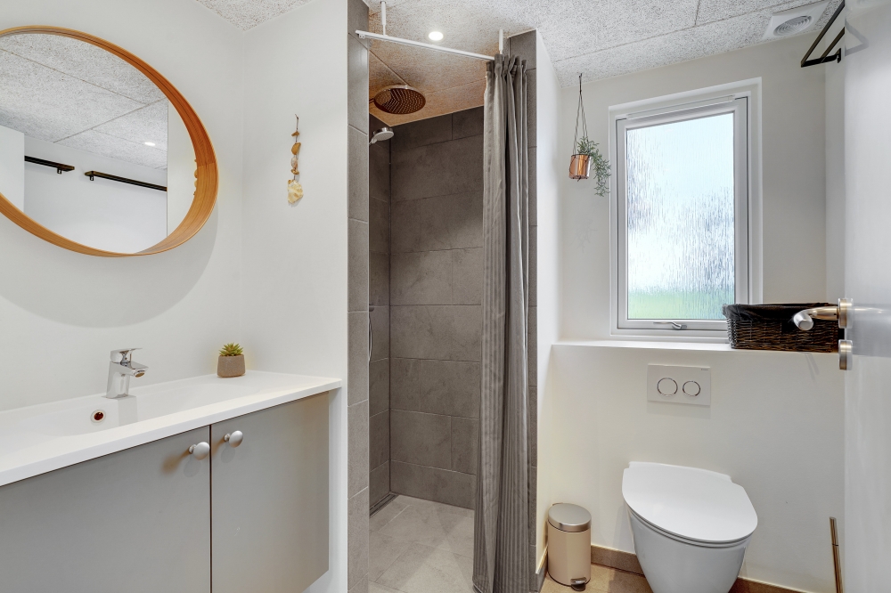 Eines der Badezimmer im Luxusferienhaus Nr. 546