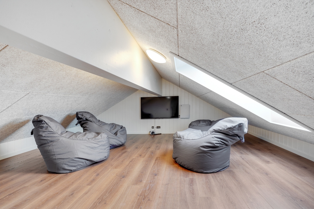 Einige der 30 Schlafgelegenheiten befinden sich im Luxusferienhaus Nr. 546 auf dem ausgebauten Dachboden