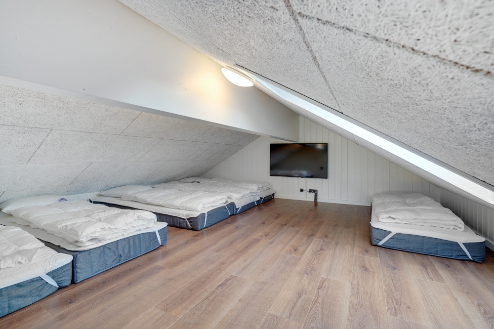 Der große ausgebaute Dachboden im Luxusferienhaus Nr. 546 für 30 Personen
