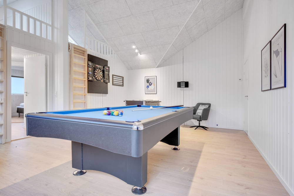Das Luxusferienhaus 549 für 14 Personen hat einen großen Aktivitätsraum mit u. a. Billard und Darts