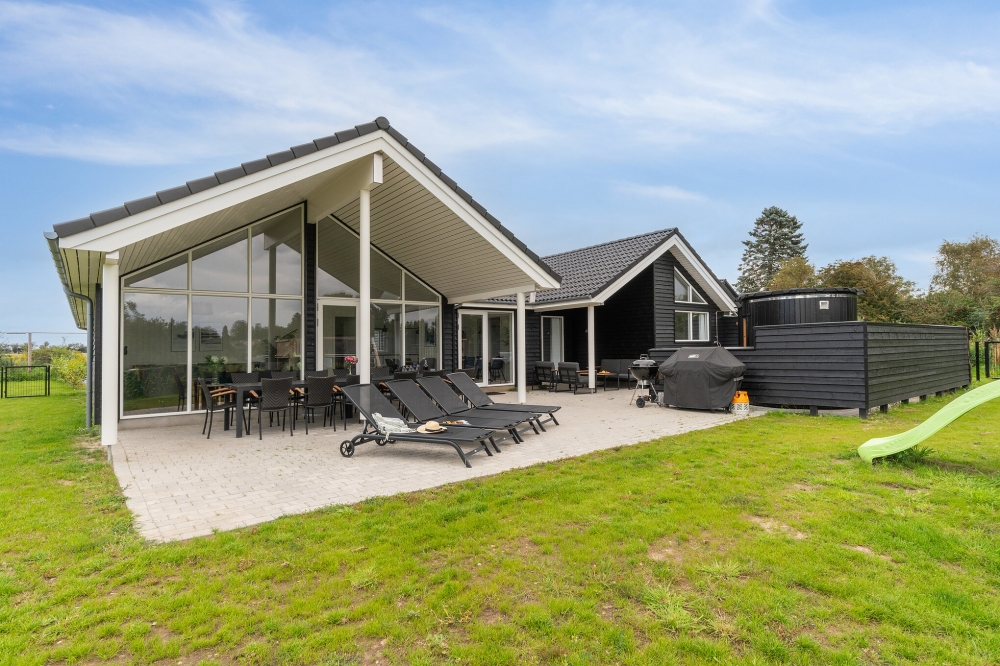 Das Luxusferienhaus Nr. 549 hat eine tolle Terrasse, die mit hochwertigen Gartenmöbeln für 14 Personen ausgestattet ist.