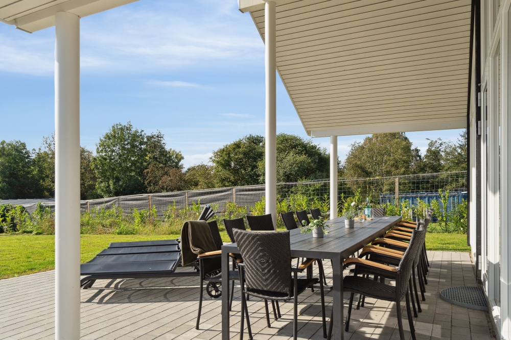 Genießen Sie einen Grillabend auf der Terrasse des Luxusferienhauses Nr. 549 in Nordseeland