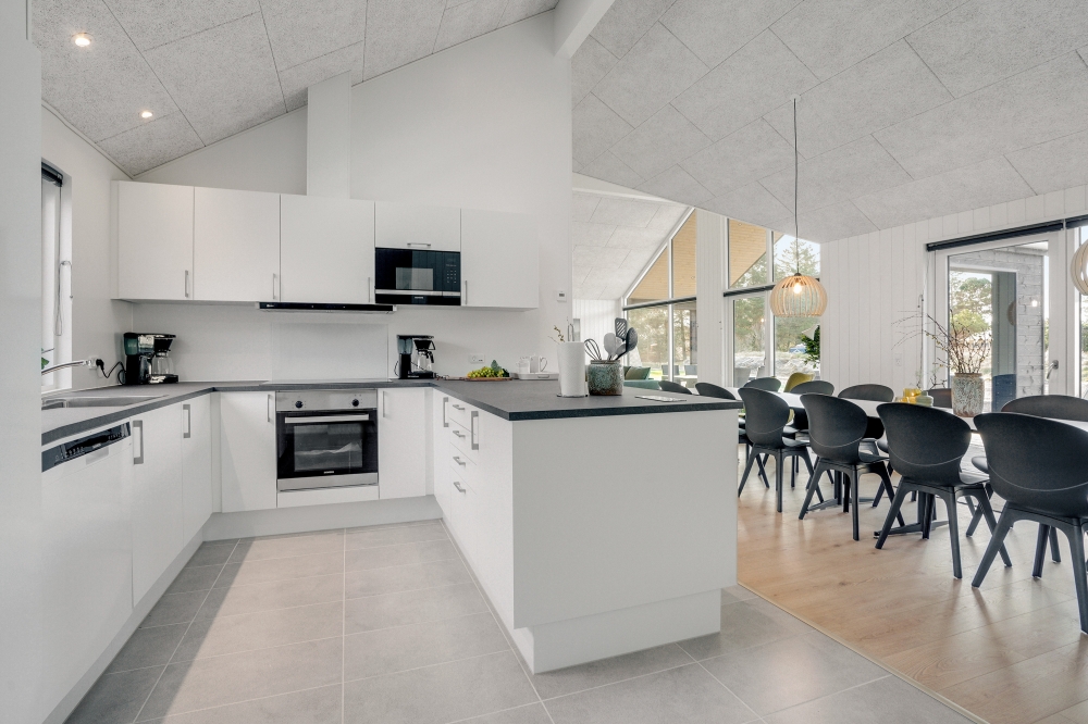 Die Küche in dem Luxusferienhaus Nr. 540 ist so gut ausgestattet, dass man problemlos Mahlzeiten für 14 Personen zubereiten kann.