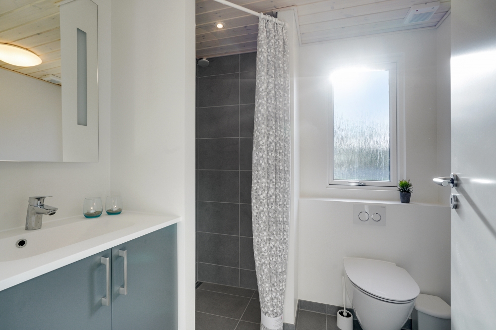 Eines der Badezimmer im Luxusferienhaus Nr. 540