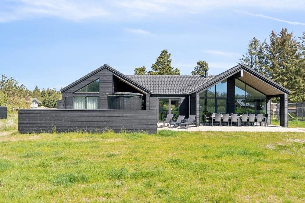 Dieses schöne Poolhaus Nr. 540 mit Platz für 14 Personen liegt in Westjütland