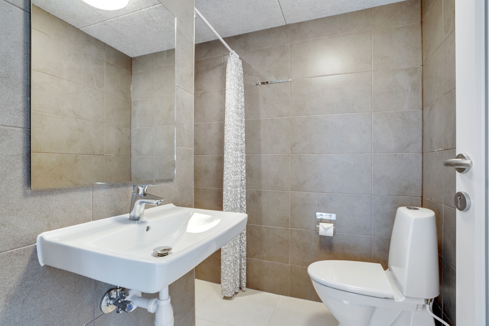 Eines der Badezimmer im Luxusferienhaus Nr. 547
