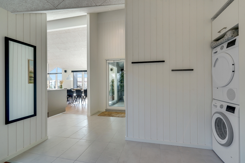 Der geräumige Eingangsbereich im Luxusferienhaus Nr. 558 in Westjütland