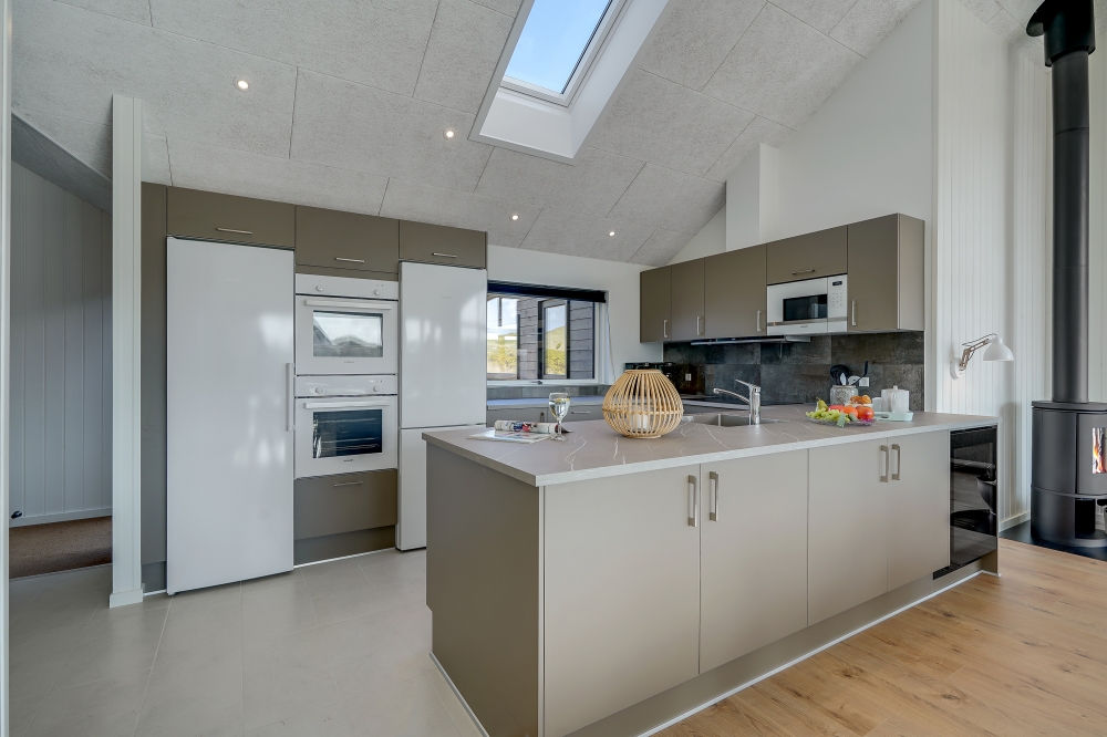 Die Küche in dem Luxusferienhaus Nr. 558 ist so gut ausgestattet, dass man problemlos Mahlzeiten für 18 Personen zubereiten kann.