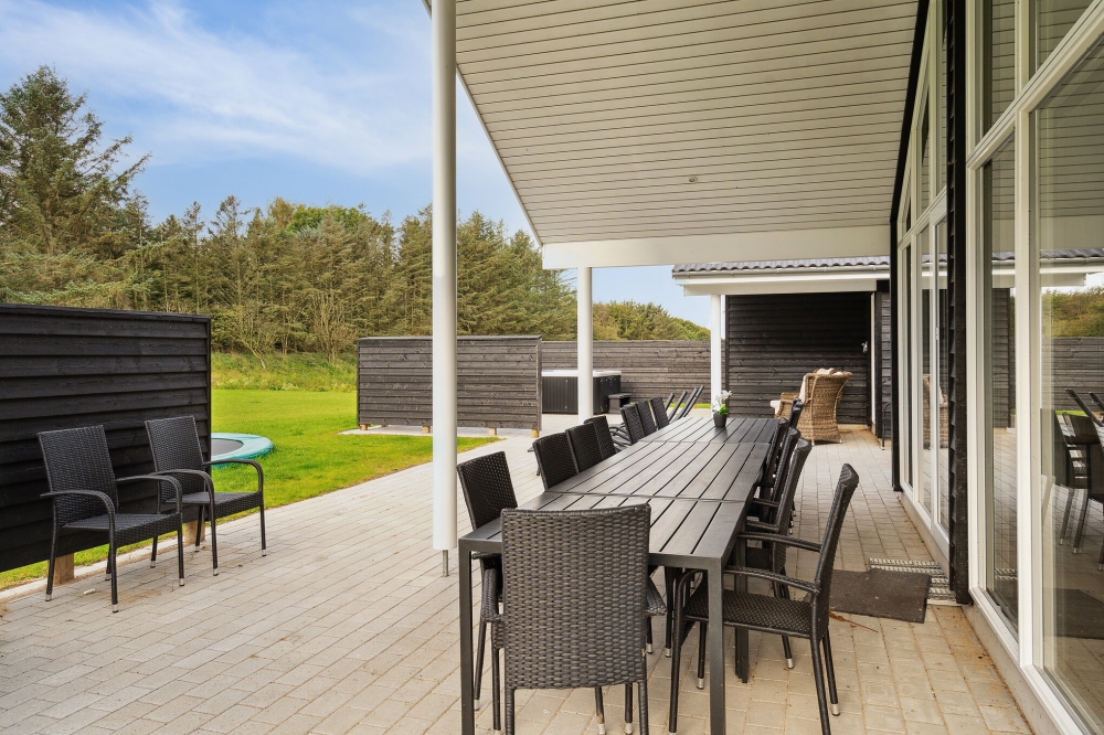 Genießen Sie einen Grillabend auf der Terrasse des Luxusferienhauses Nr. 545 in Limfjord