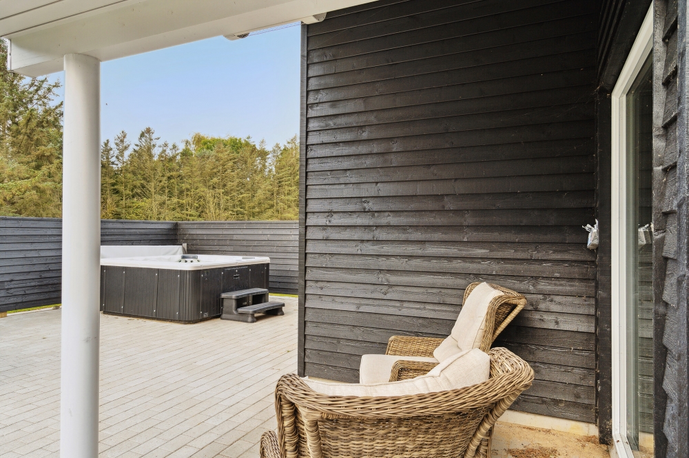 Auf der Terrasse des Ferienhauses Nr. 545 ist Platz für 18 Personen.