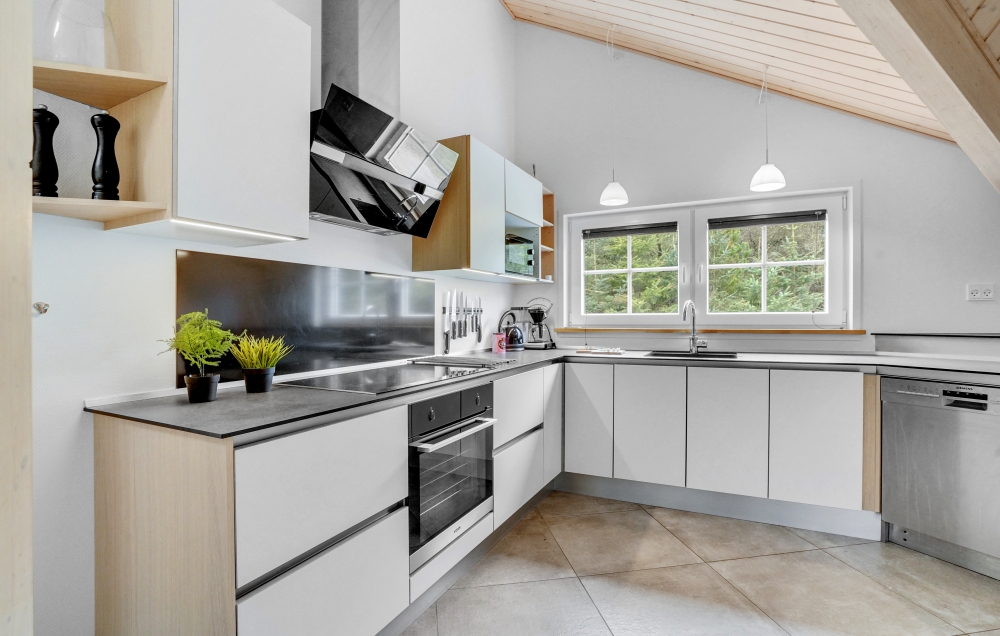 Die Küche in dem Luxusferienhaus Nr. 570 ist so gut ausgestattet, dass man problemlos Mahlzeiten für 14 Personen zubereiten kann.