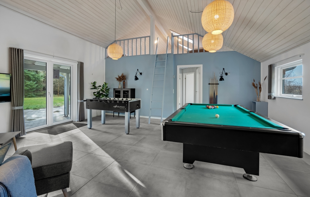 Neben den vielen schönen Stunden, die man im Poolbereich des Hauses verbringen kann, bietet das Luxusferienhaus 571 auch Spielevergnügen bei Billard/Tischtennis und Darts