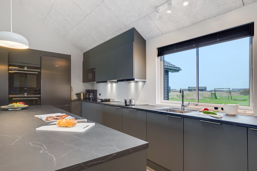 Die Küche im Luxusferienhaus Nr. 551 ist gut eingerichtet.
