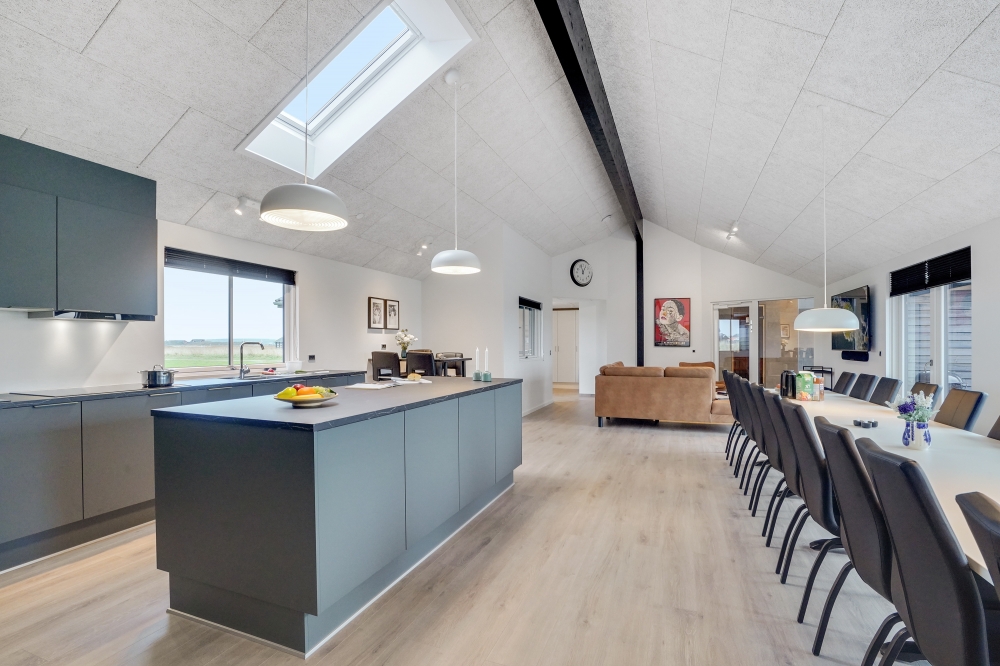 Die Küche in dem Luxusferienhaus Nr. 551 ist so gut ausgestattet, dass man problemlos Mahlzeiten für 24 Personen zubereiten kann.