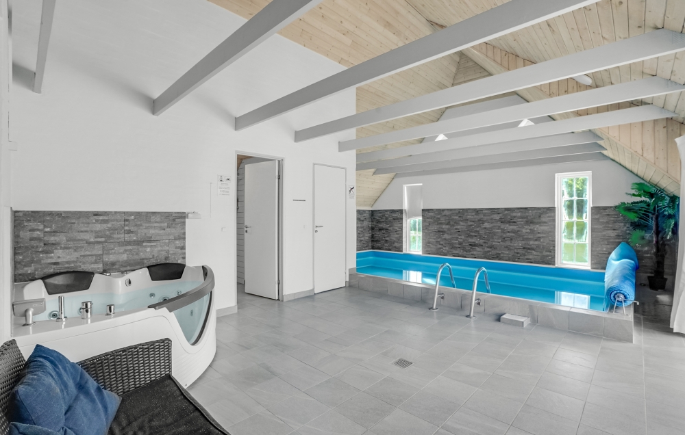 Genießen Sie den warmen Whirlpool im Luxusferienhaus Nr. 572 in Westjütland