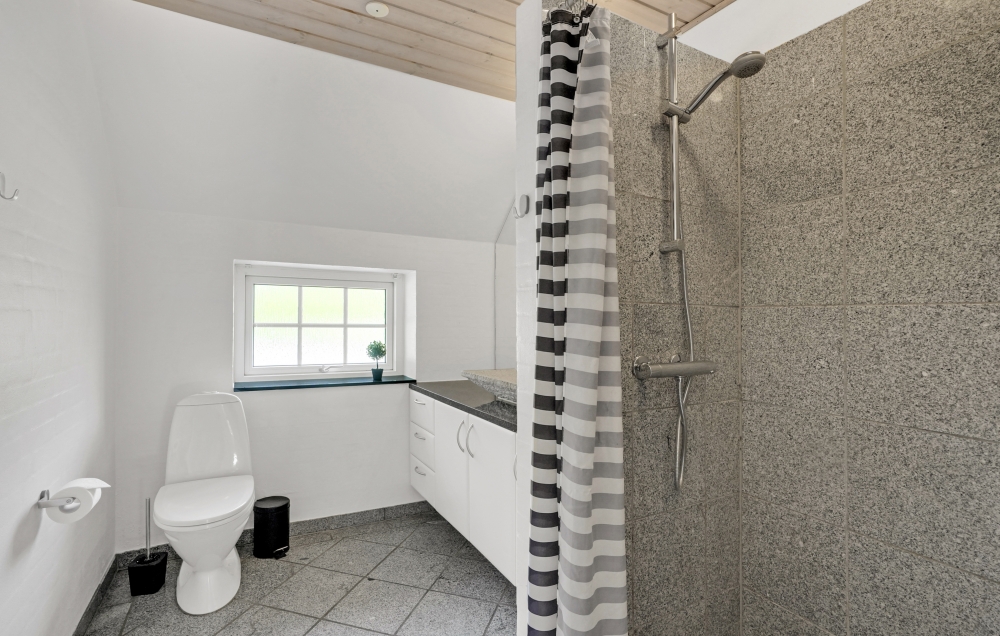 Im Luxusferienhaus Nr. 573 für 14 Personen gibt es Bad mit Dusche.