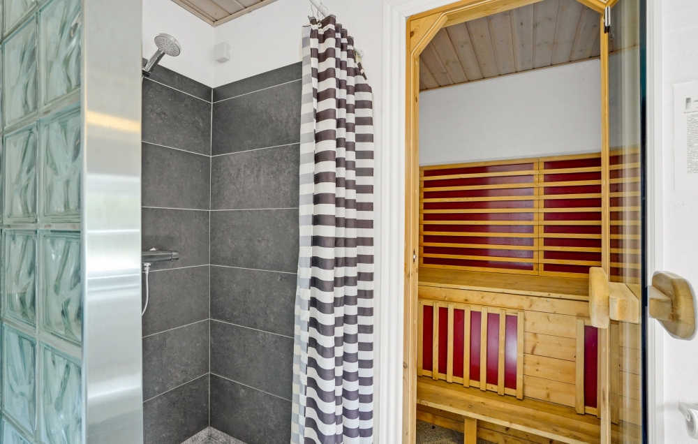 Genießen Sie die heiße Sauna im Luxusferienhaus Nr. 573 für 14 Personen