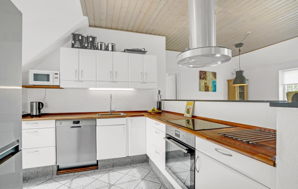 Die Küche in dem Luxusferienhaus Nr. 573 ist so gut ausgestattet, dass man problemlos Mahlzeiten für 14 Personen zubereiten kann.