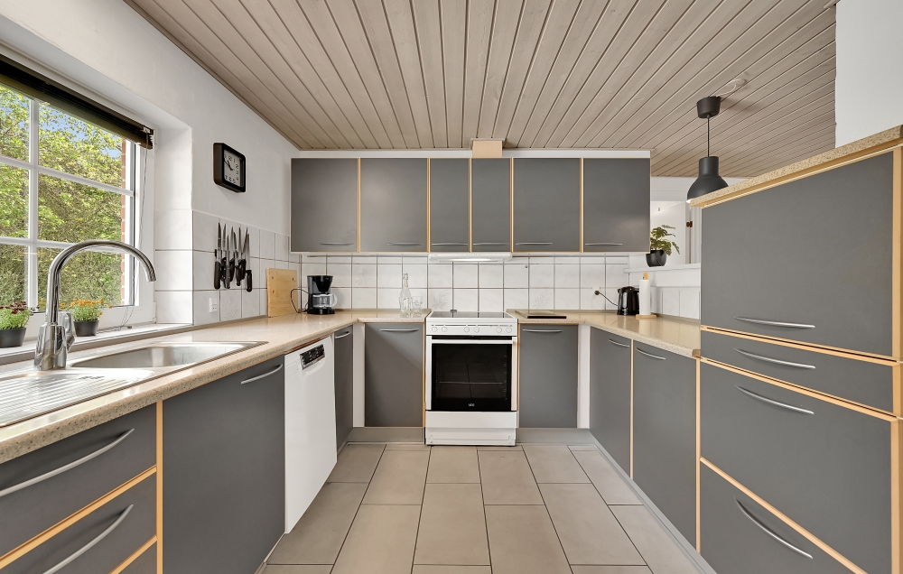 Die Küche in dem Luxusferienhaus Nr. 574 ist so gut ausgestattet, dass man problemlos Mahlzeiten für 12 Personen zubereiten kann.