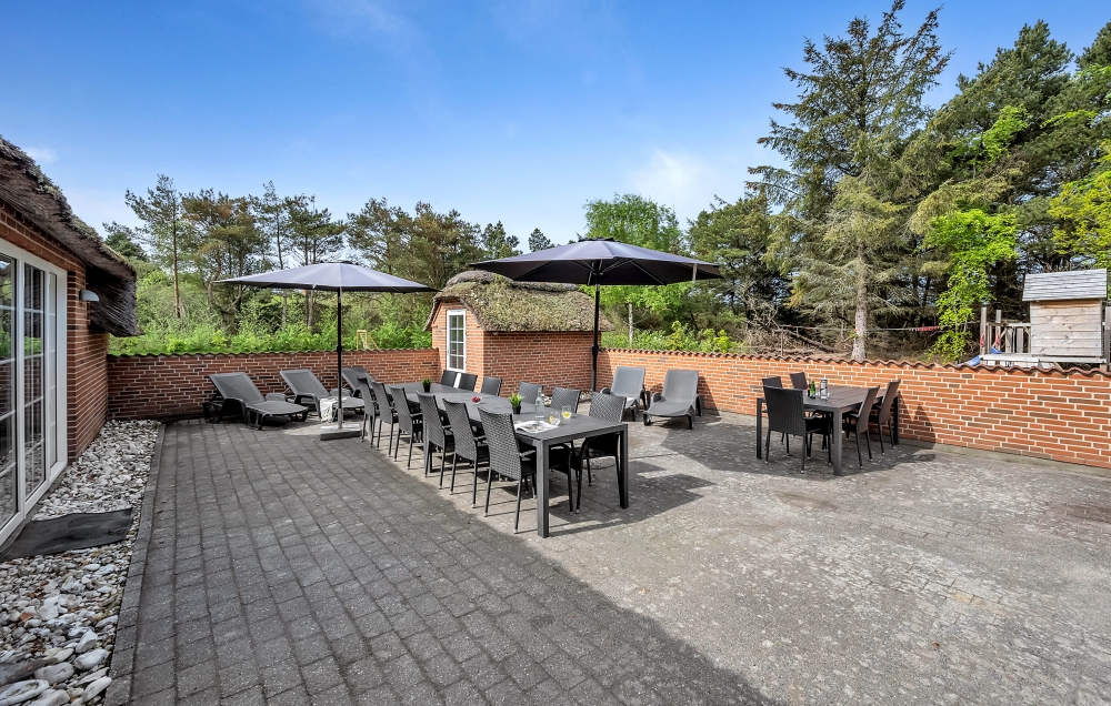 Genießen Sie einen Grillabend auf der Terrasse des Luxusferienhauses Nr. 574 in Westjütland