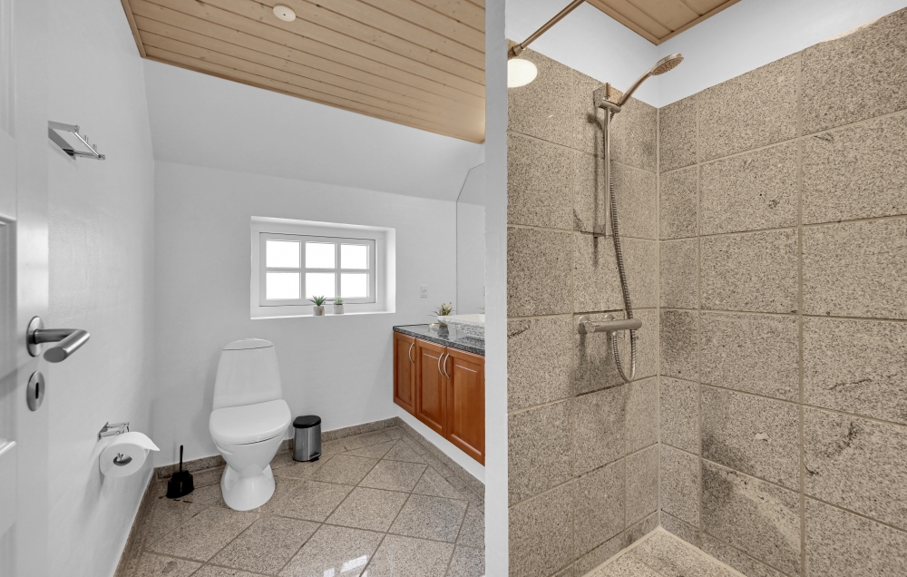 Eines der Badezimmer im Luxusferienhaus Nr. 575